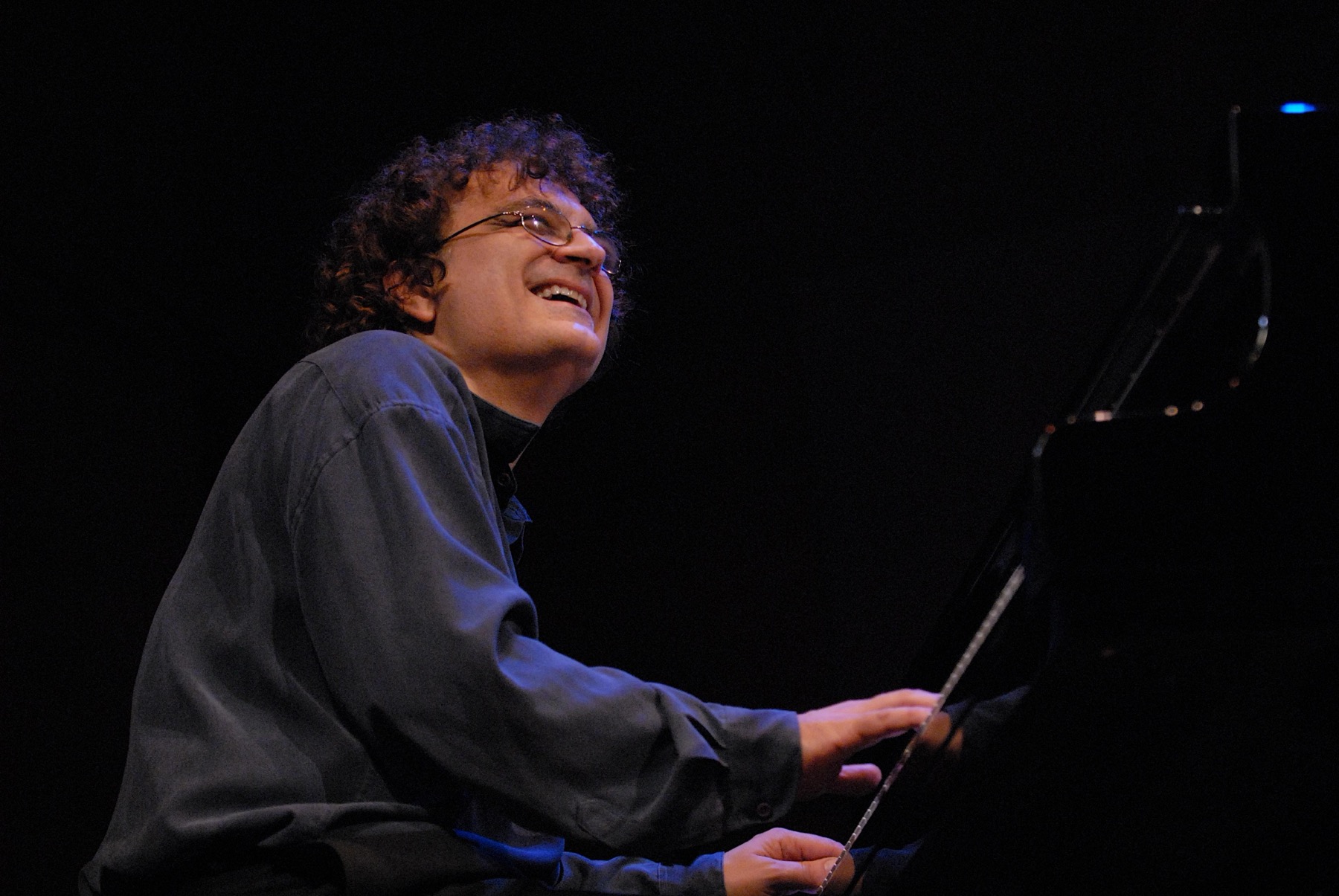 Laszlo Gardony performing solo piano